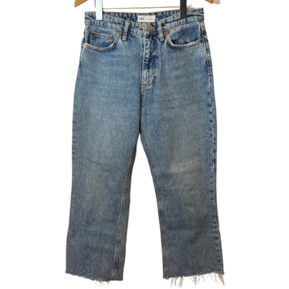 Zara Women’s Light Wash Unfinished Hem Straight Leg Denim  Jeans Pants
